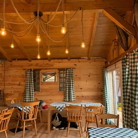 Maison Carmen - Restaurant , Meuble De Tourisme, Vendégház